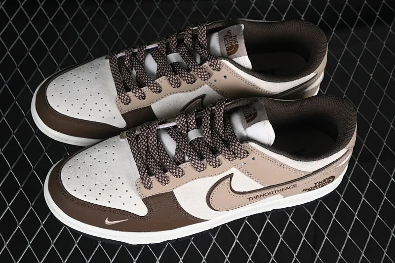 All Categories Nk SB Dunk Series Nk SB Dunk Low High-end Customized Low-top Shoes Nk SB Dunk Low North Face Snake Year Co-branded Subtitle Brown Hook Anniversary High-end Customized Low-top Casual Shoes DJ2024-090